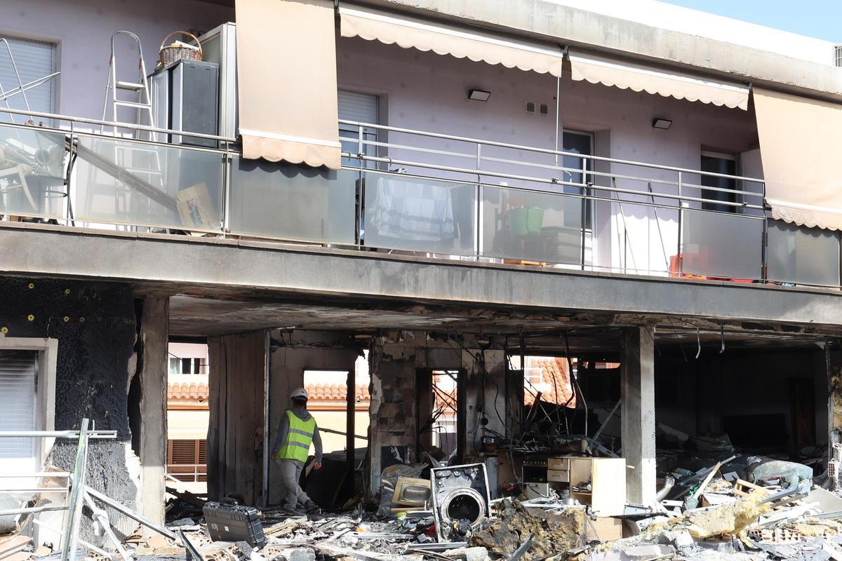 Fachada destrozada del edificio tras la explosión.