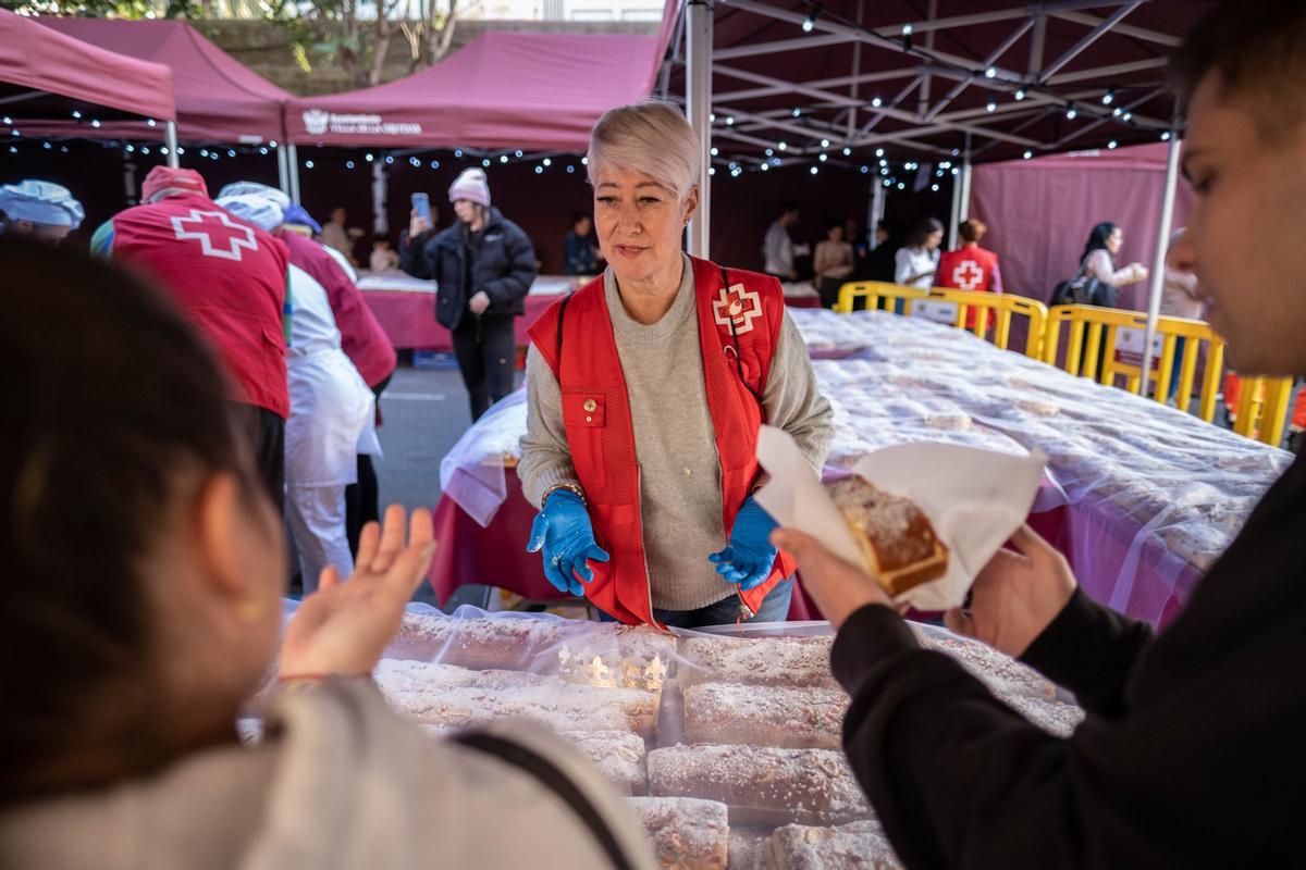 La Orotava elabora el roscón gigante de Reyes