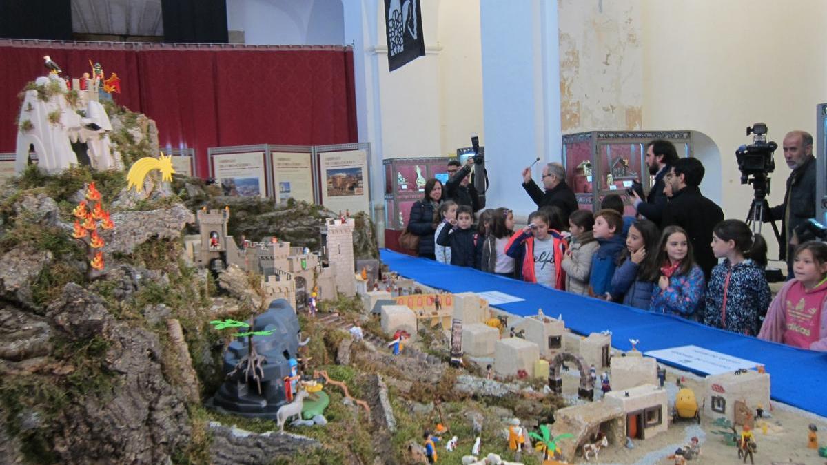 La iglesia de la Preciosa Sangre de Cáceres exhibe un belén con 800 piezas de Playmobil