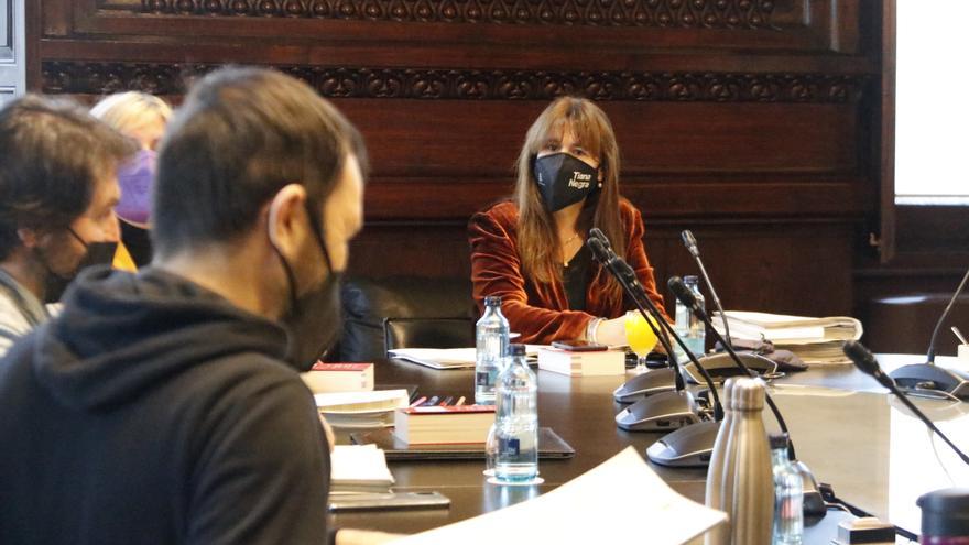 La Mesa del Parlament elimina directament les llicències per edat i negociarà amb els treballadors una nova regulació