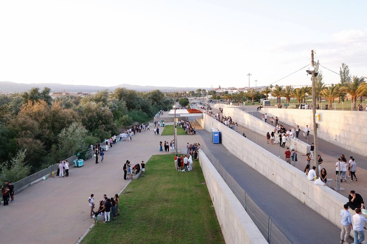 El Arenal se anima desde primera hora en el día del inicio de la Feria de Córdoba