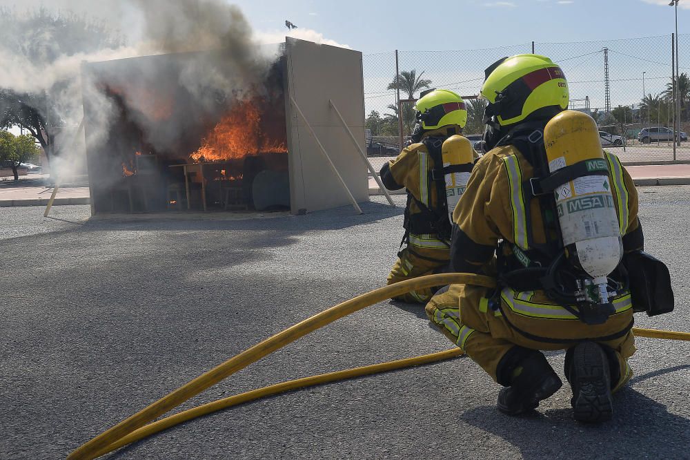 Simulacros de rescate por el 75 aniversario del Parque de Bomberos de Elche.