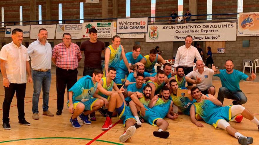 El CB Agüimes celebra su ascenso a la Liga EBA.