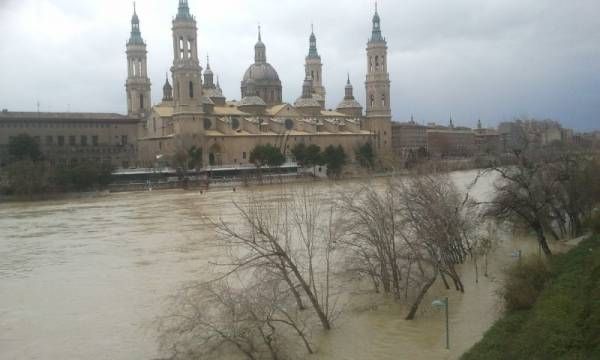 Fotogalería: El Ebro crece a su paso por Zaragoza