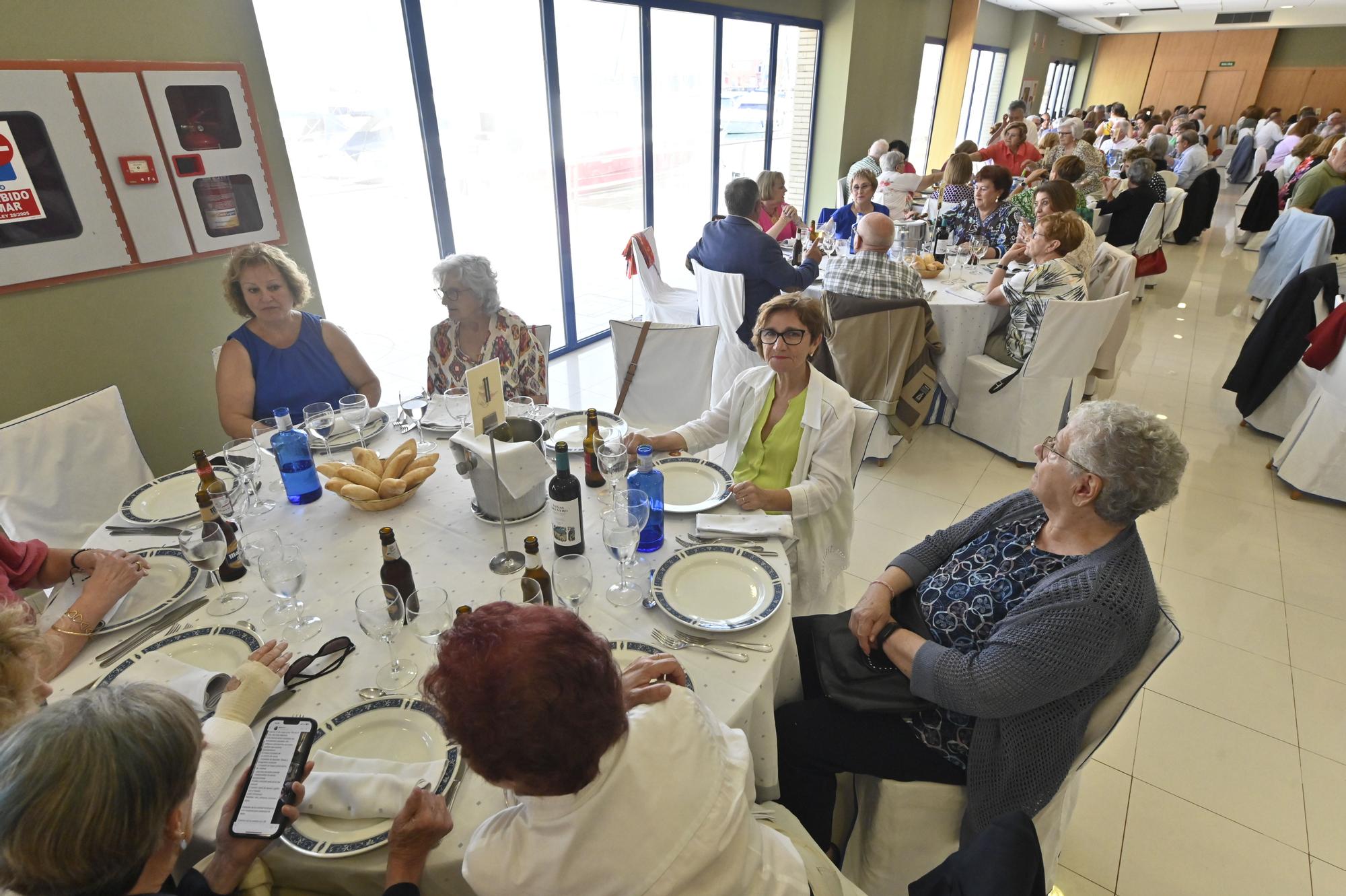 Los mayores universitarios de Castellón celebran una comida de hermandad