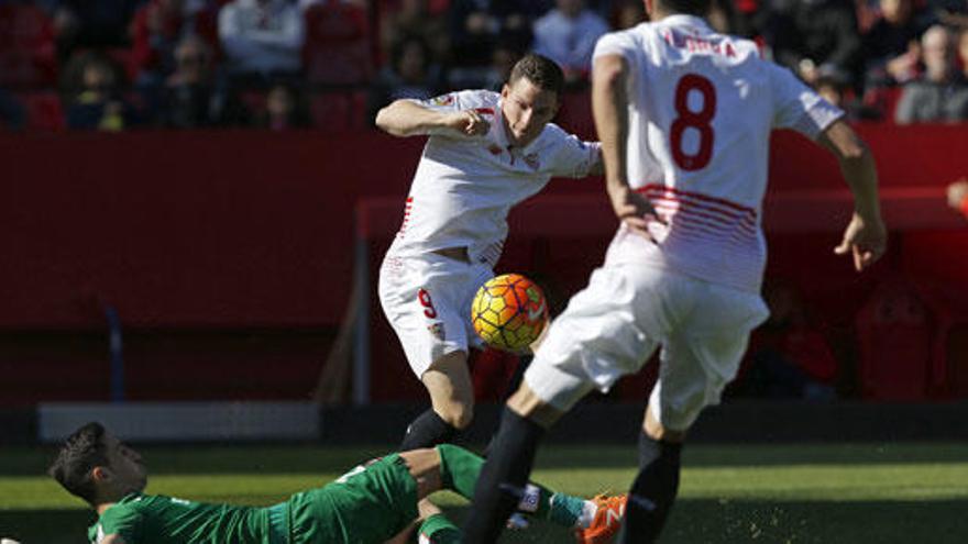 El Sevilla derrota al Levante con más efectividad que buen juego