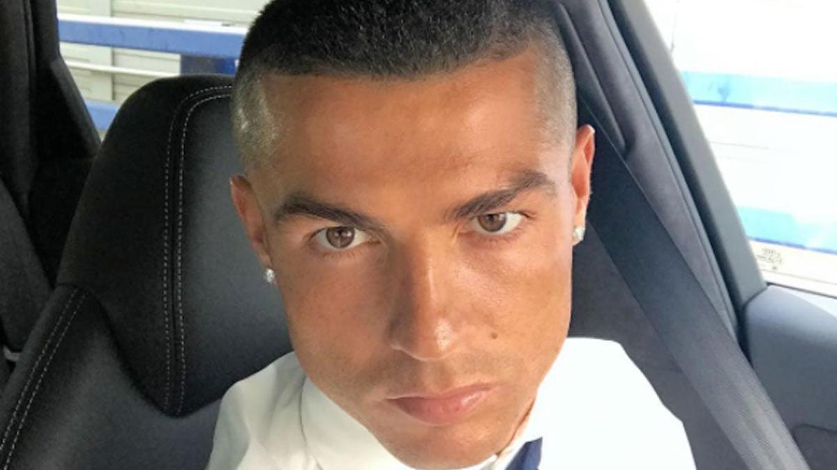Cristiano Ronaldo se rapa la cabeza