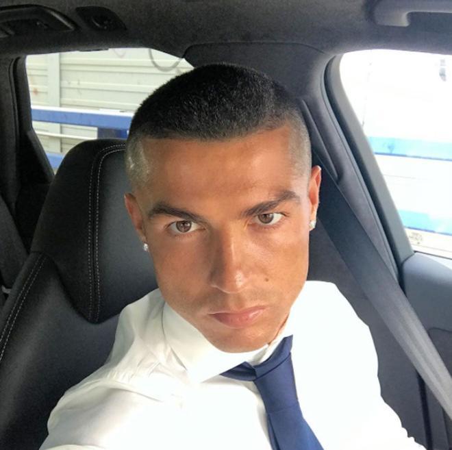 Cristiano Ronaldo se rapa la cabeza