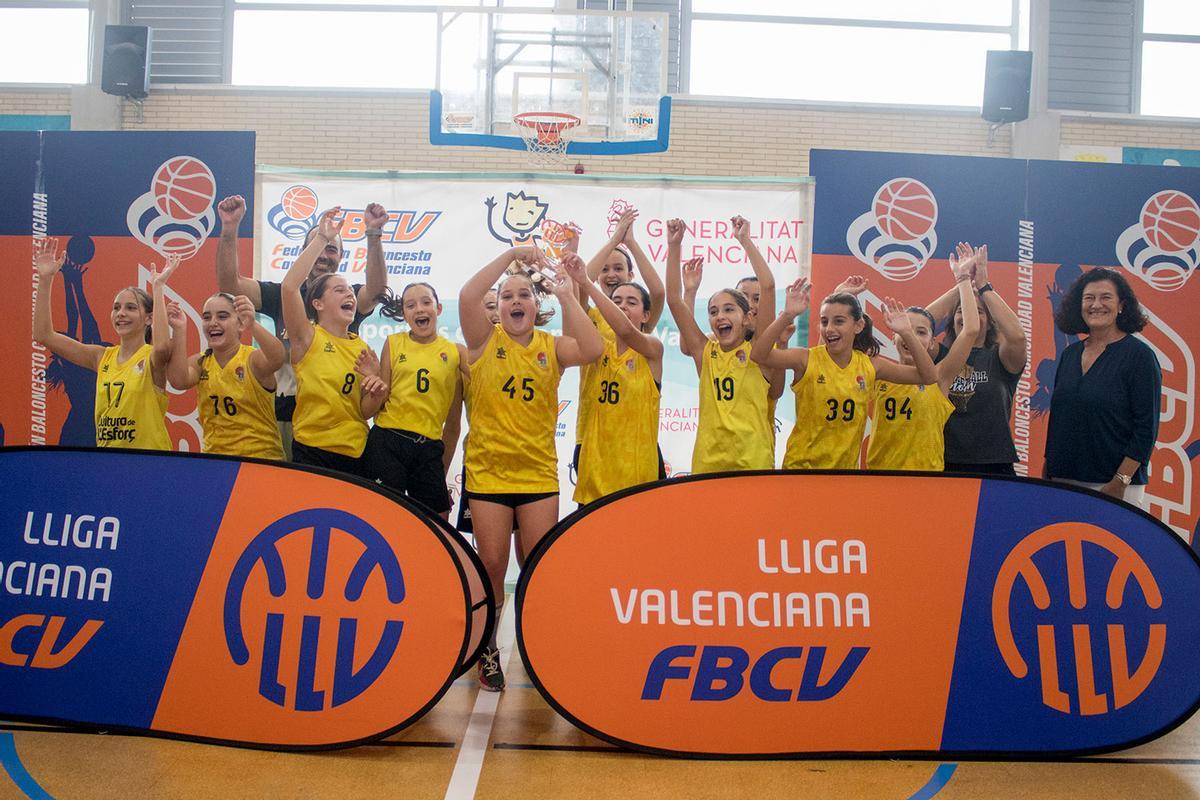 Campeón PreInfantil Femenino Primera - Valencia: Caixa Popular CB Tavernes (2).jpg