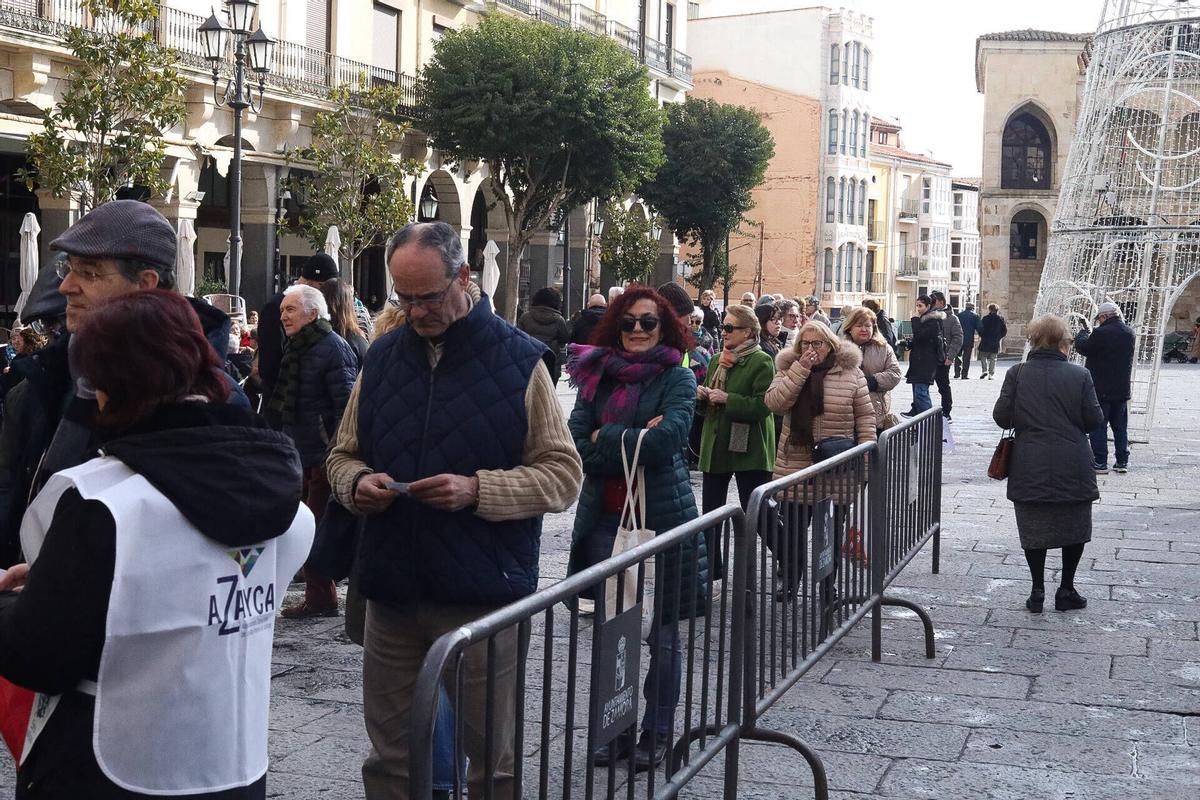 GALERÍA | Sanantonada de Azayca en la Plaza Mayor: agotados todos los platos