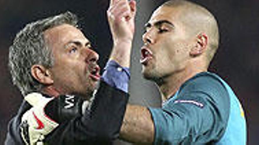 Valdés recrimina a Jose Mourinho su celebración sobre el césped del Camp Nou