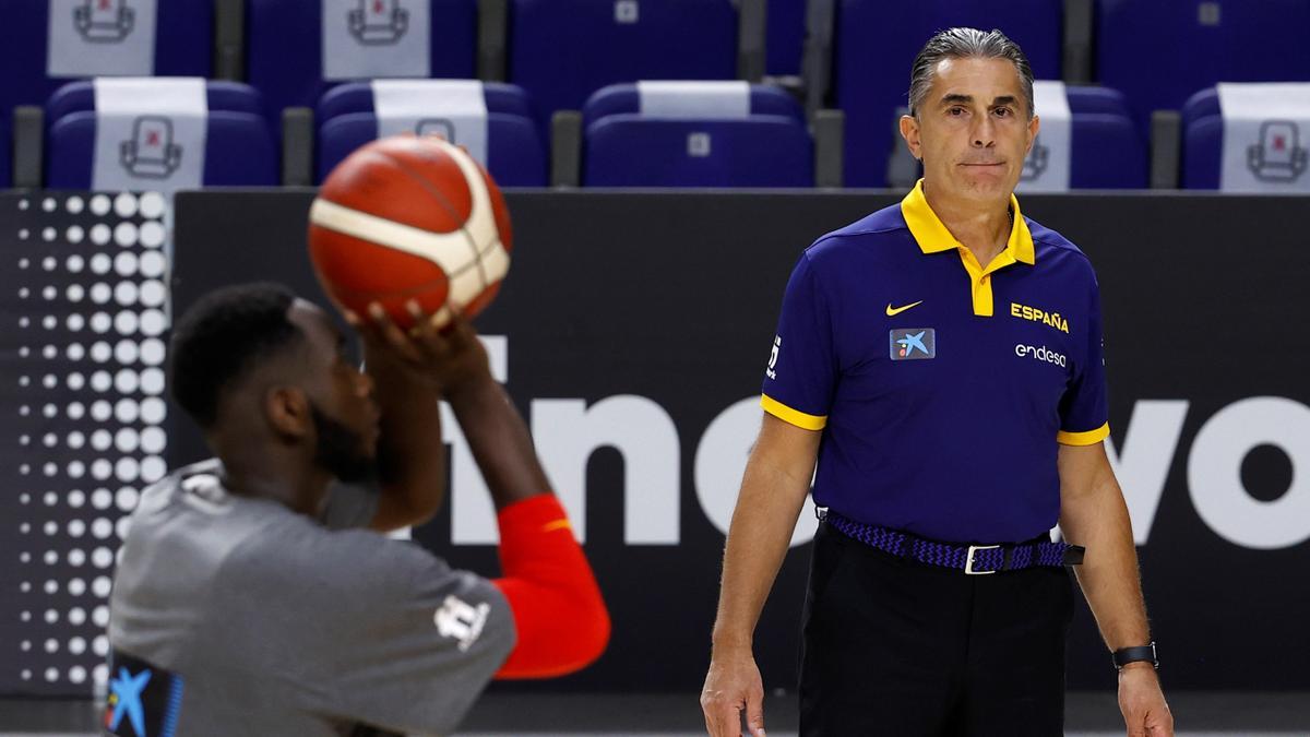 Scariolo observa a Garuba en el entrenamiento de este viernes