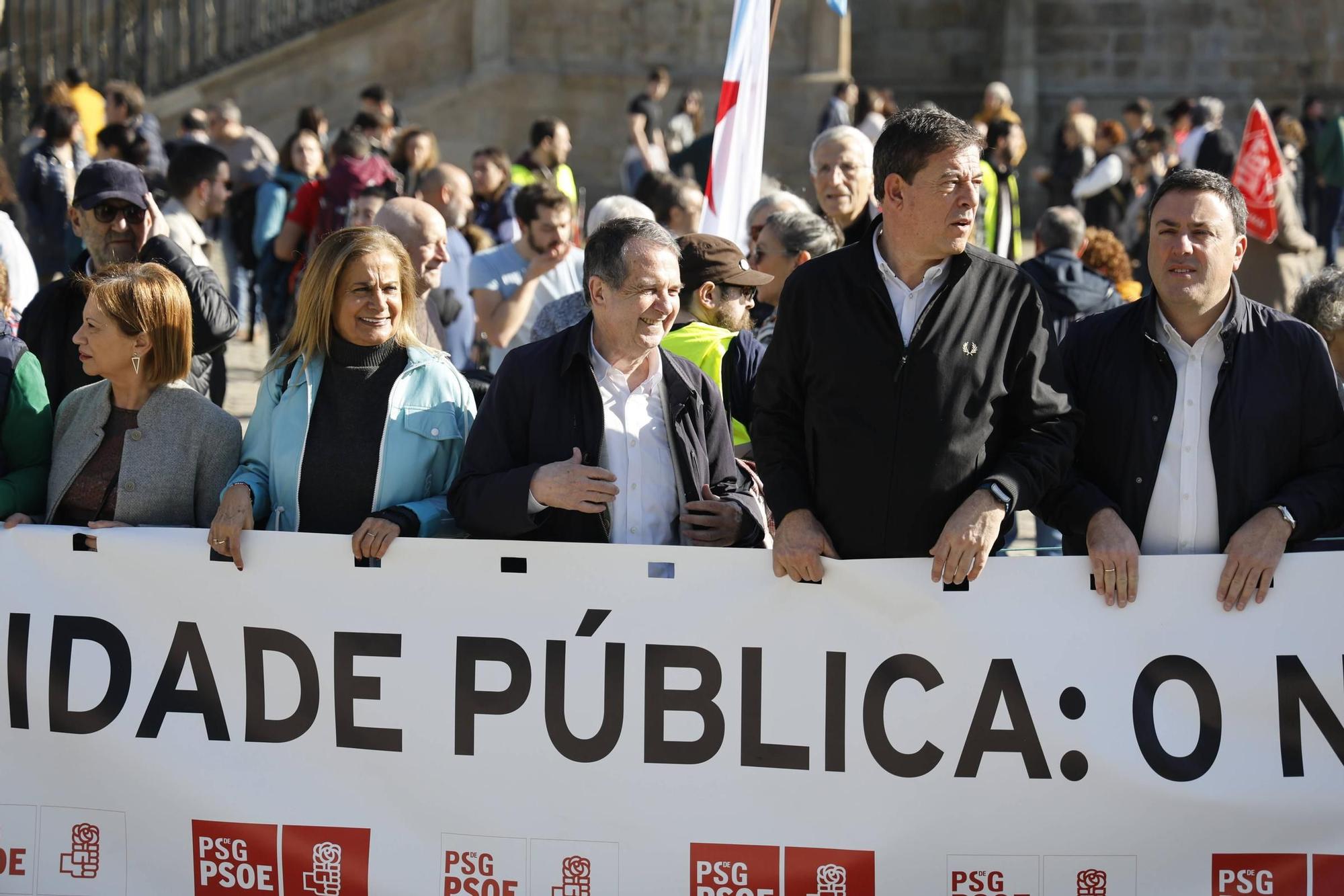 Multitudinaria manifestación en Santiago en defensa de la sanidad pública