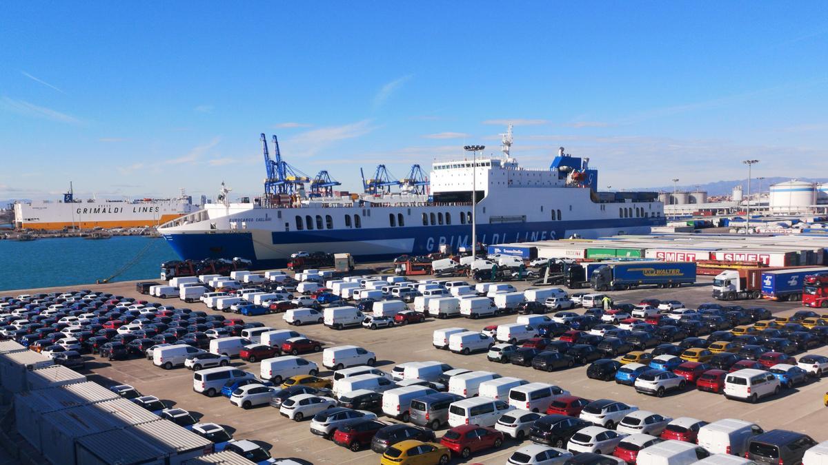 Terminal de vehículos del Grupo Grimaldi del Puerto de Valencia