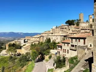 El pueblo medieval de Zaragoza perfecto para recorrer a pie: muralla, palacios y ternasco, migas y platos de caza