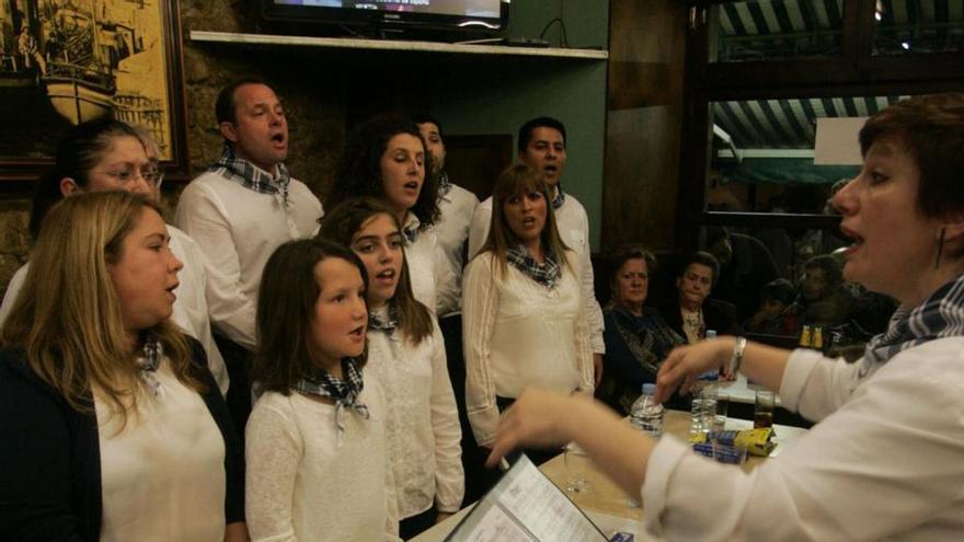 El coro del bar del Muelle, durante una actuación el pasado año.