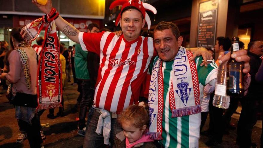 Ricardo, Olaya y Pedro, celebrando al máximo.