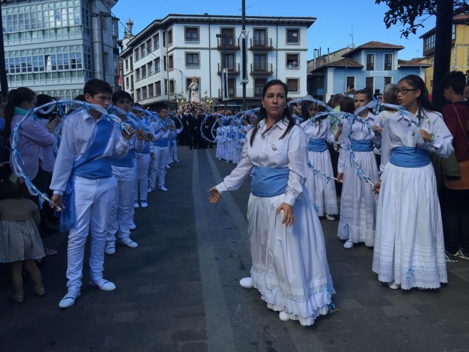 Llanes se llena para coronar a la Virgen de Guía