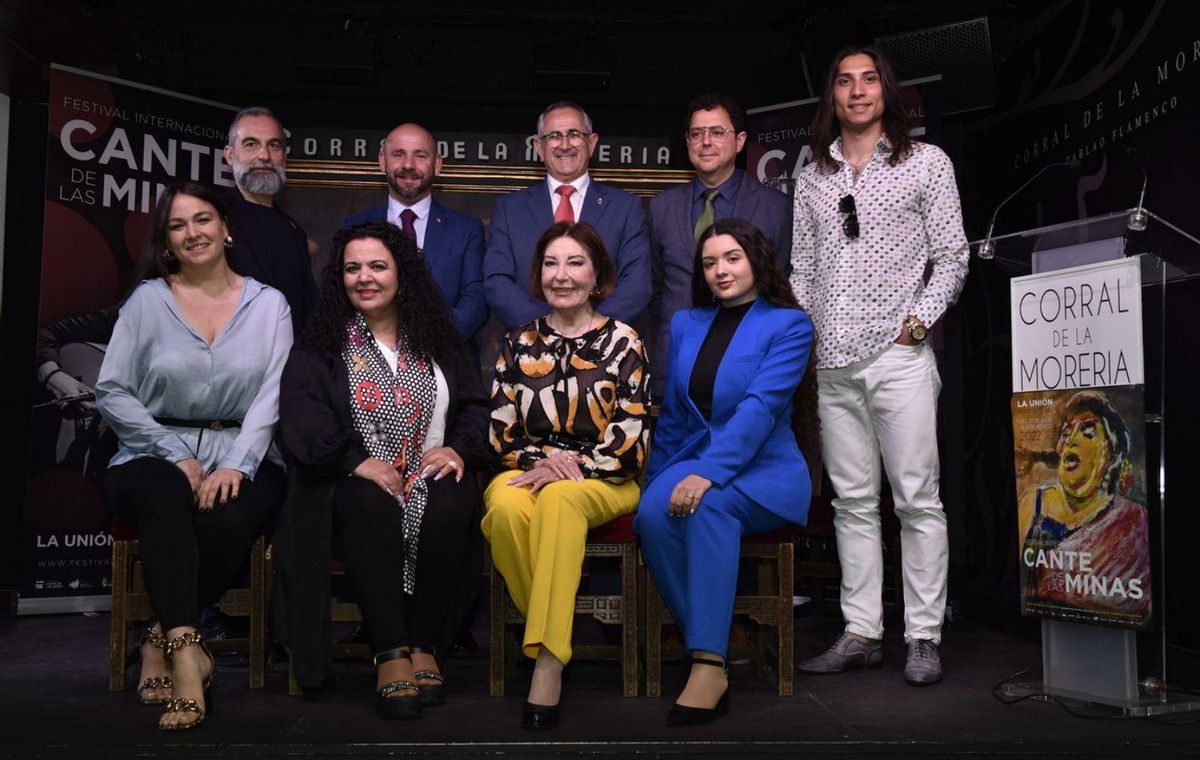 Foto de familia de la presentación del Cante en Madrid.