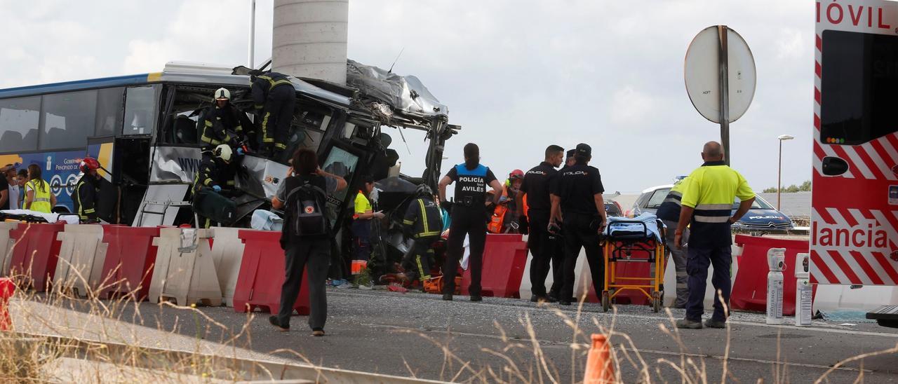 Intervención de Bomberos, Policía Nacional y Local y sanitarios durante el trágico accidente del pasado 3 de septiembre de 2018.