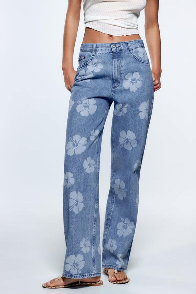 Pantalones denim florales Zara 29,95 euros