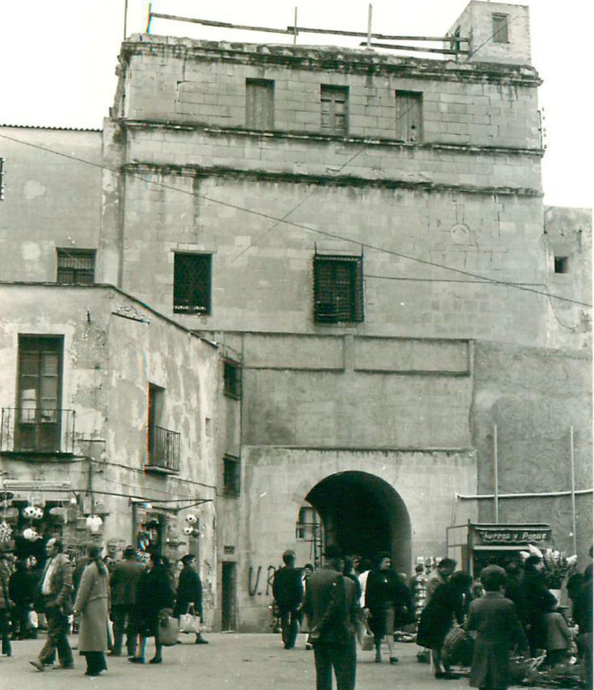 La Llonja, amb la portada barroca. | G. JAÉN