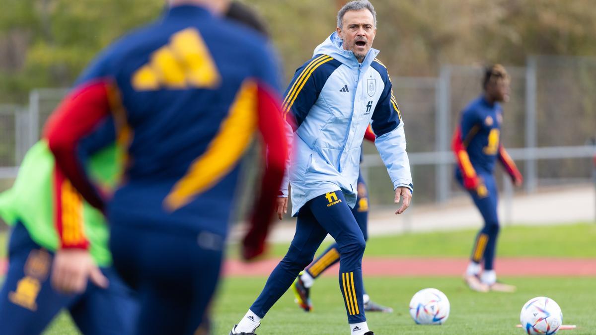 Luis Enrique, en el primer entrenamiento de la selección camino a Qatar.