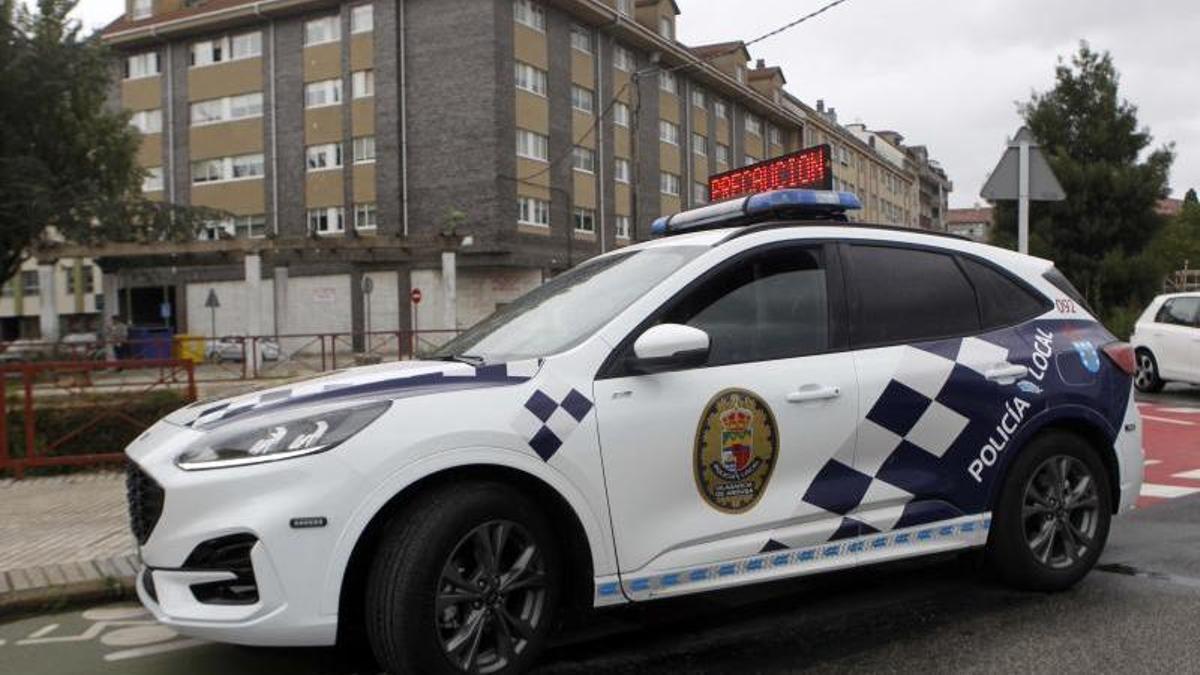 Un coche de la Policía Local de Vilagarcía.