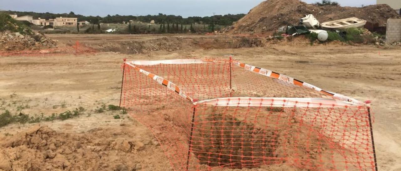 Primeras excavaciones junto al Parc Verd y nave municipal. El vallado es deficiente.