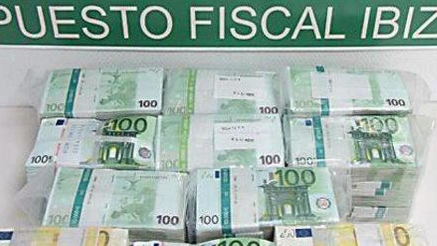 Once paquetes con 9.000 billetes de 100 euros y 2.000 billetes de 200. En total, 1.300.000 euros.