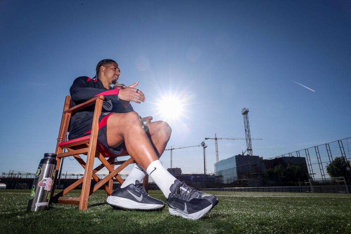 Ronald, durante la entrevista con SPORT y tomando mate