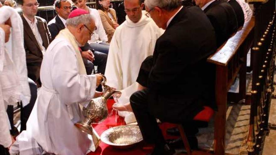 Tradicional lavatorio de pies en la Catedral