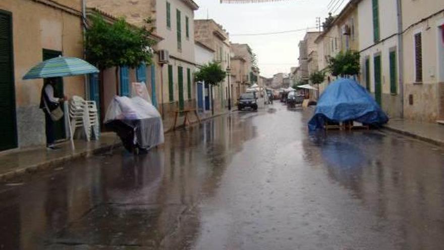 Imagen de la calle llena de agua durante la pasada feria.