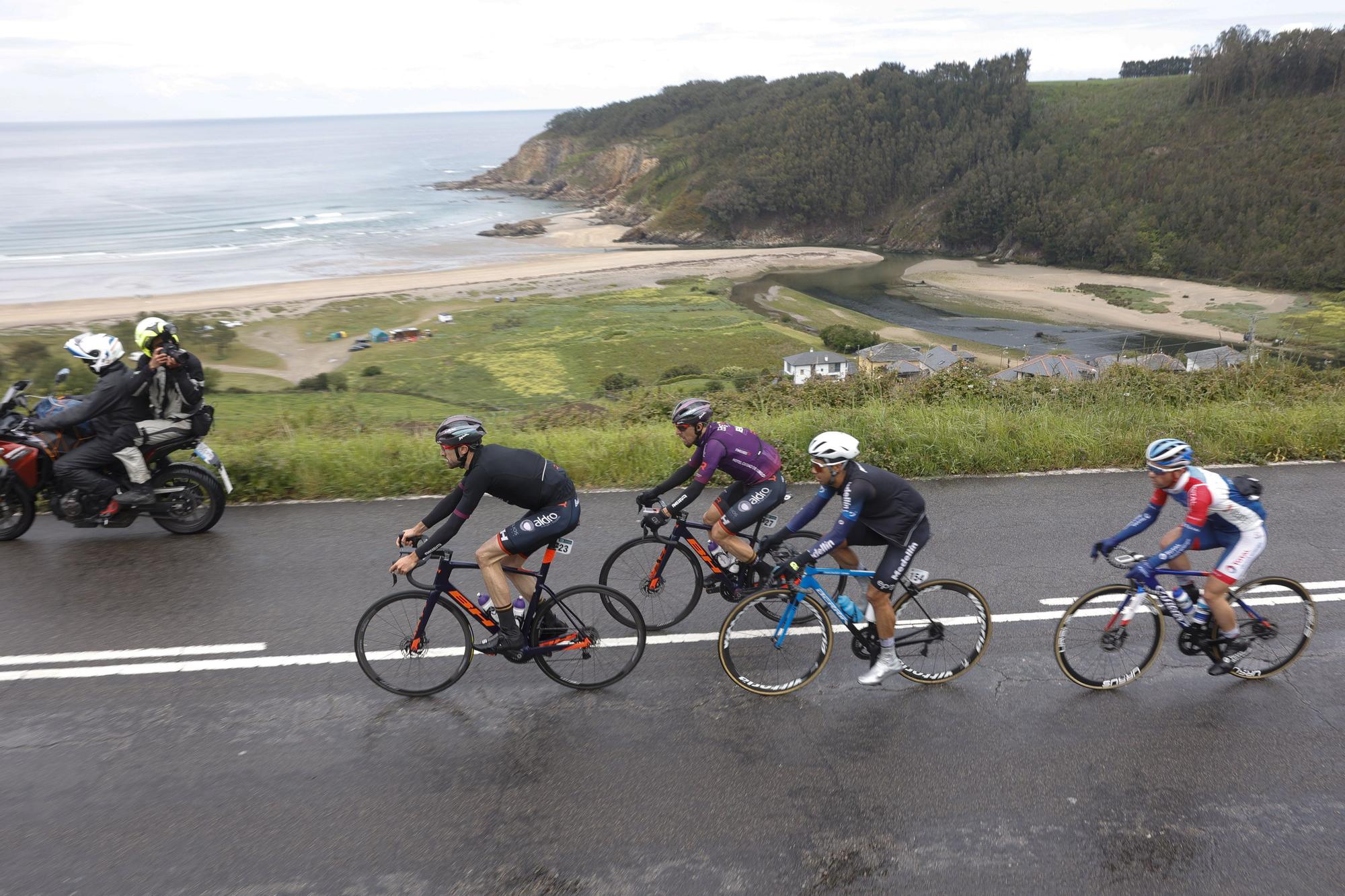 La segunda etapa de la Vuelta Ciclista a Asturias, en imágenes