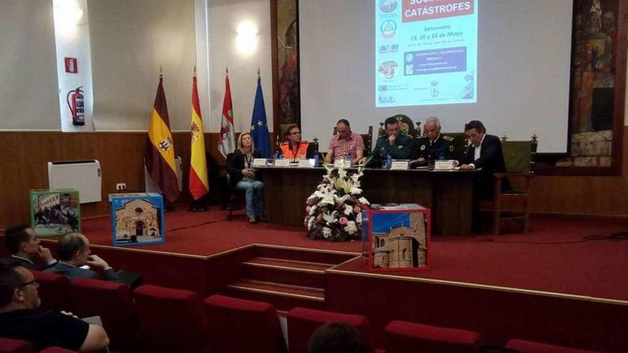 Representantes de organismos relacionados con la seguridad ciudadana en las I Jornadas de Emergencias.