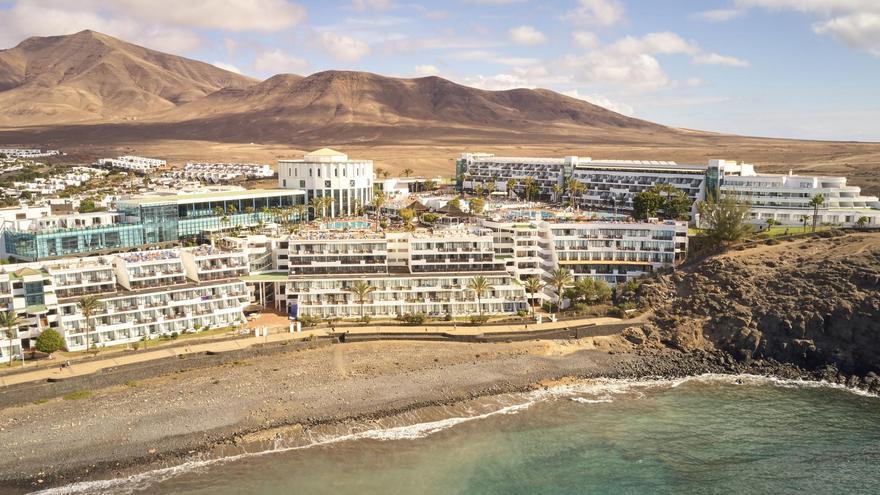 Yaiza instará al hotel Papagayo a que derribe la parte construida en un vial público