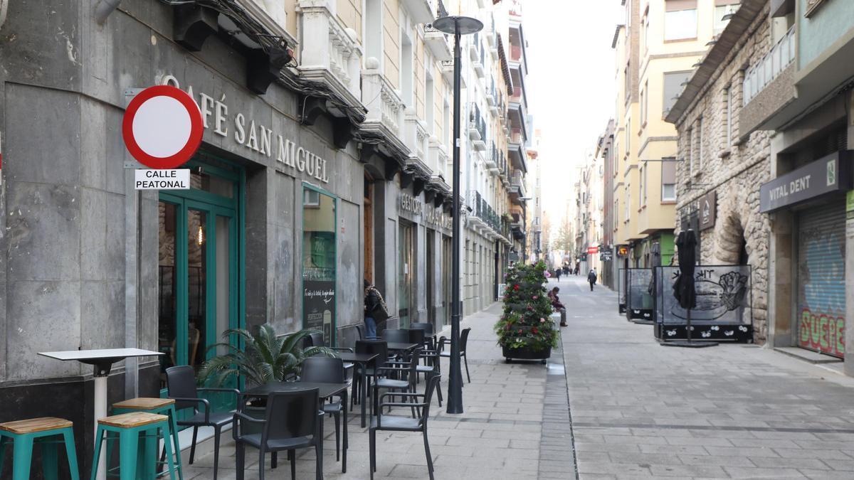 Imagen de archivo de la calle San Miguel, donde se encuentra el bar en el que tuvieron lugar los hechos el 26 de mayo de 2024.