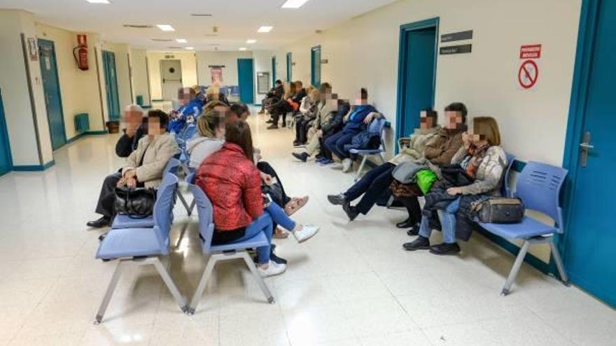 Los pacientes aguardando a ser atendidos por los médicos en el Punto de Atención Continuada del ambulatorio Padre Manjón