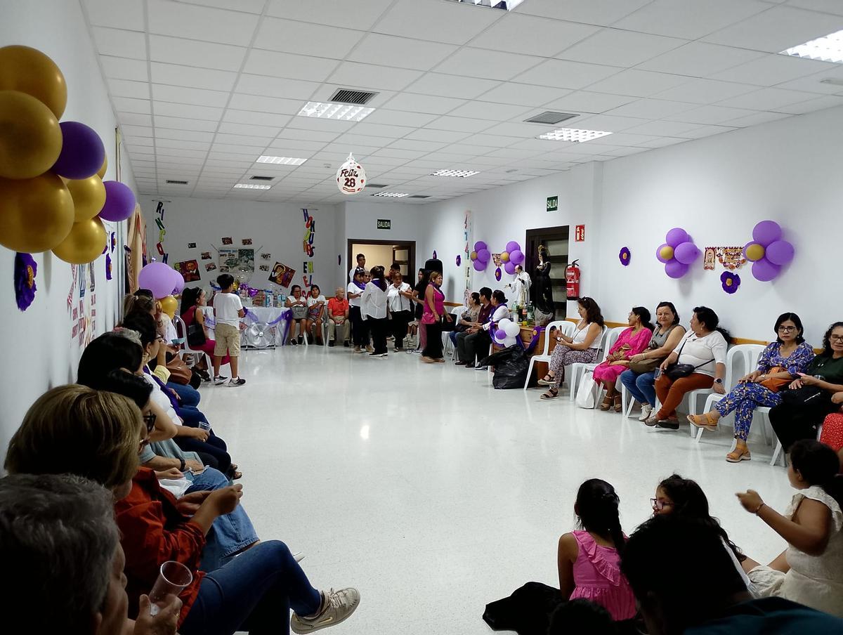 Encuentro de los fieles peruanos al Señor de los Milagros, en Las Palmas de Gran Canaria.
