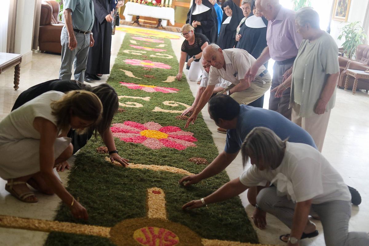 El Perdigón diseña la alfombra floral para las Hermanitas de los Ancianos Desamparados El Perdigón diseña la alfombra floral para las Hermanitas de los Ancianos Desamparados