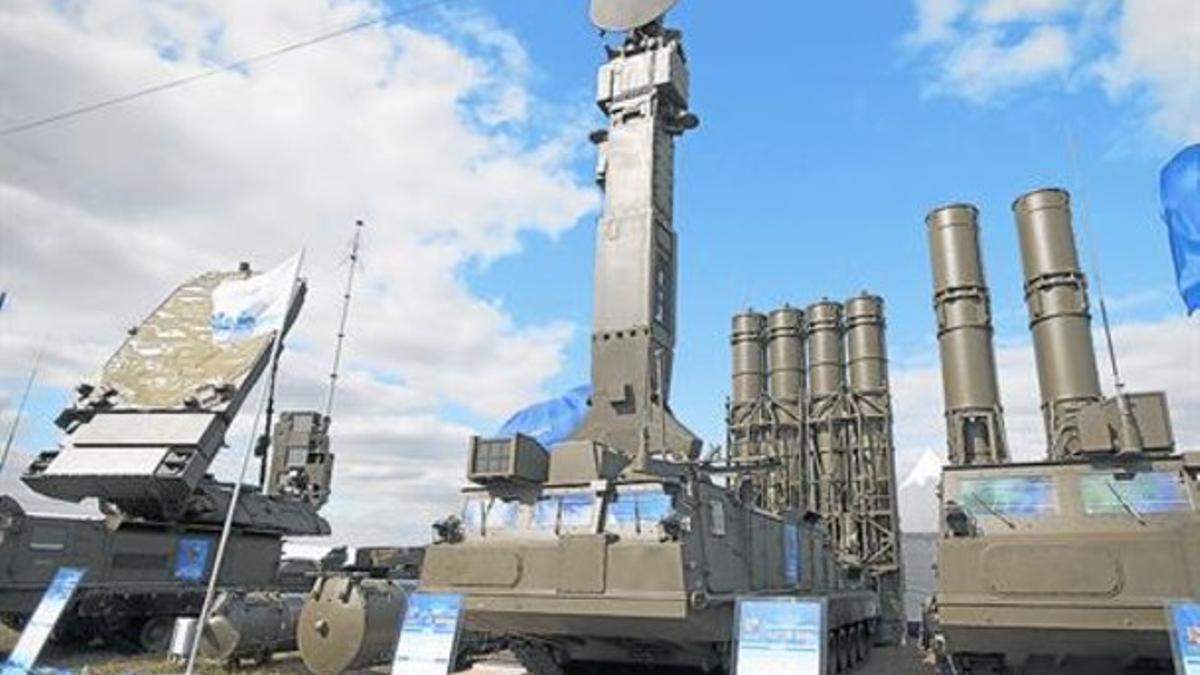 Sistemas antiaéreos rusos S-300, en una feria armamentística cerca de Moscú, en agosto del 2013.