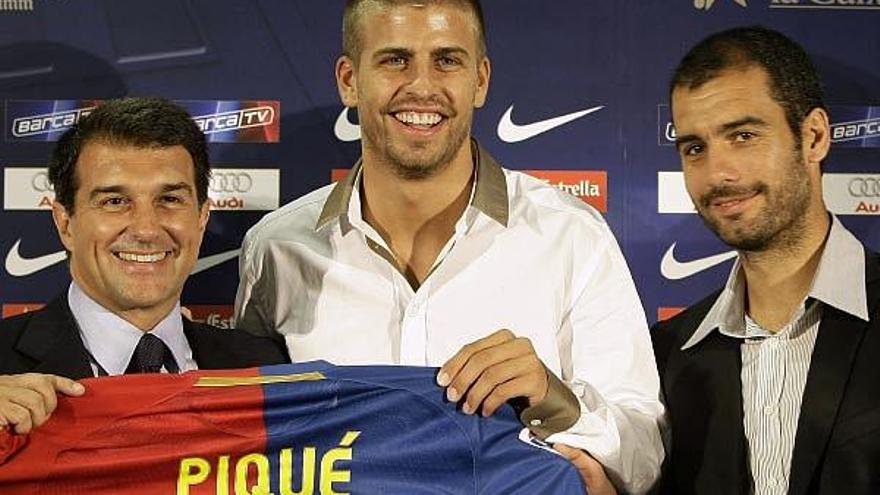 Gerard Piqué, durante su presentación en el Camp Nou.