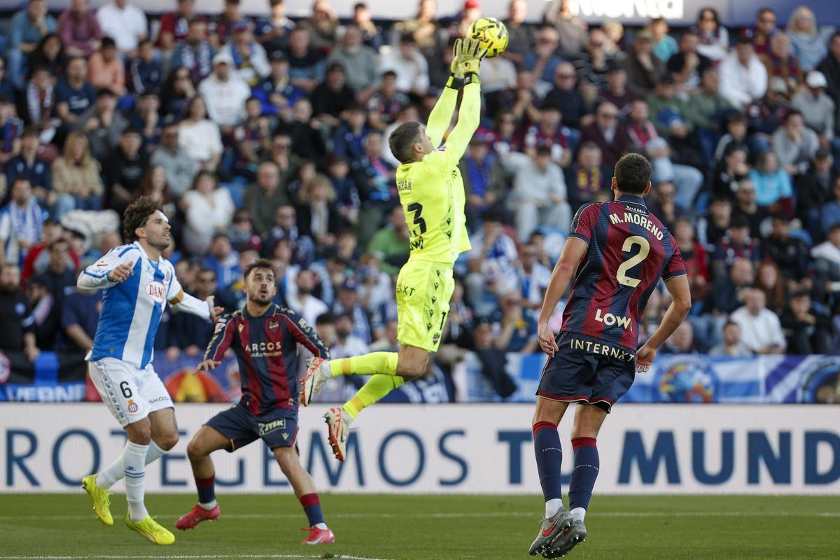 1-1. El Levante y el Espanyol empatan presa de su falta de gol