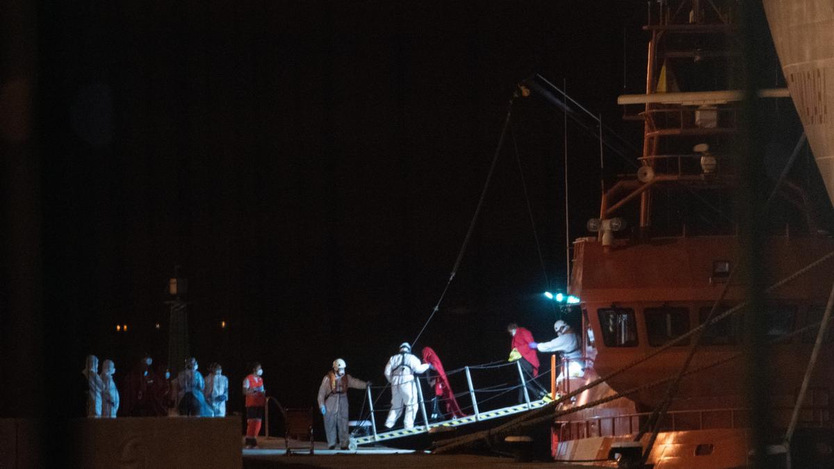 Llegada de inmigrantes a Canarias en la madrugada.