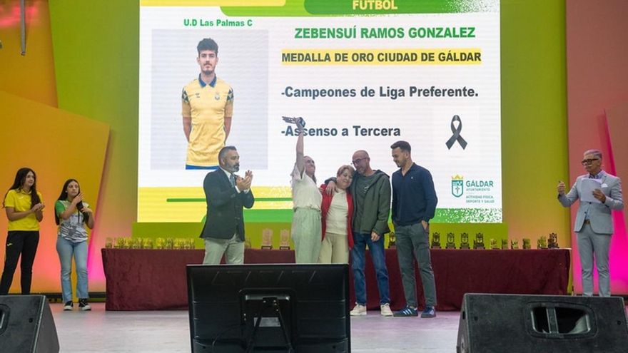 La VI Gala del Deporte de Gáldar rinde un emotivo homenaje al futbolista fallecido Zeben Ramos