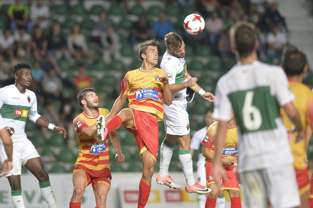 El Elche se muestra espeso y sin ideas ante el Alcoyano.