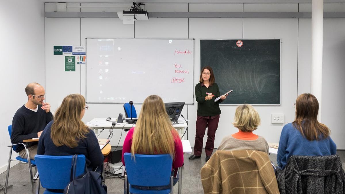 Una classe presencial de la UNED Girona, a la seu de Salt, el passat 2017.