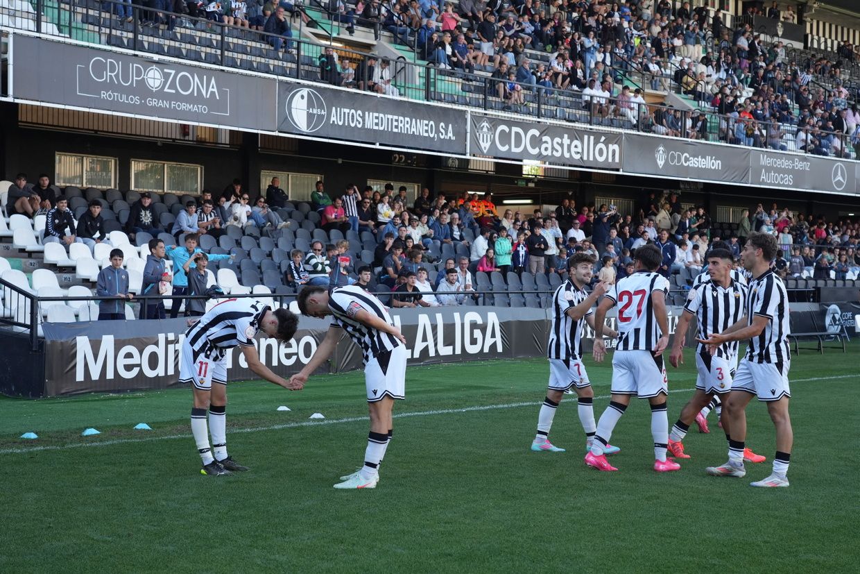 ¡Las mejores imágenes de la celebración del ascenso a Segunda Federación del Castellón B!