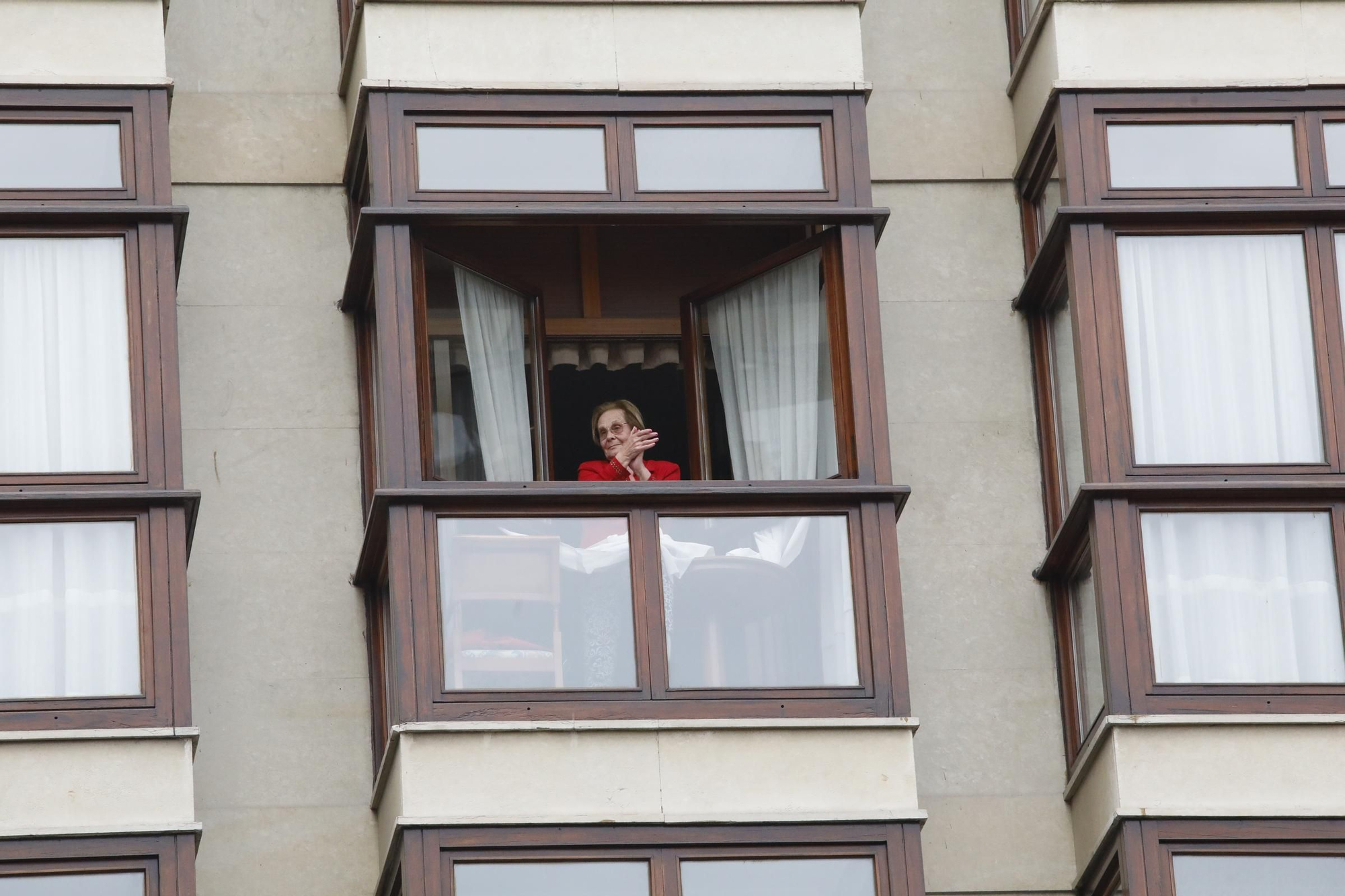 En imágenes: Los sanitarios se manifiestan en Gijón al grito de "no queremos más dinero, queremos mejores condiciones laborales"