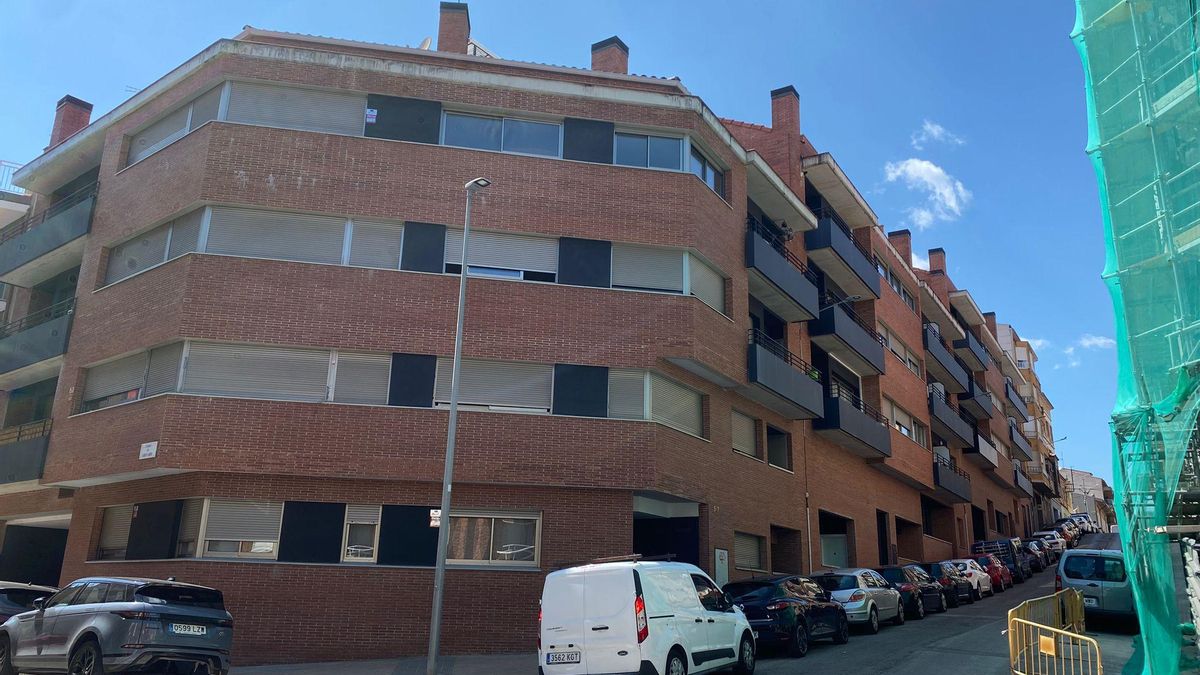 El bloc del carrer Doctor Esteve on viu l'individu que complica la convivència als seus veïns